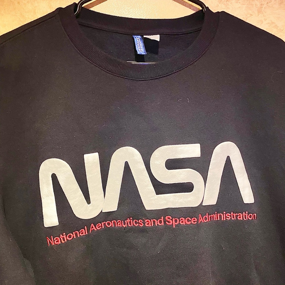 Sweatshirt - Picture 2 of 5